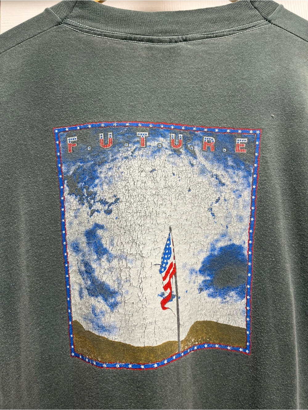 1990s Pearl Jam FUTURE T-shirt - Picture 11 of 16